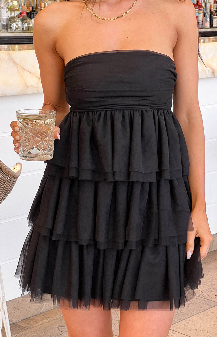 Minivestido negro de fiesta para la cumpleañera
