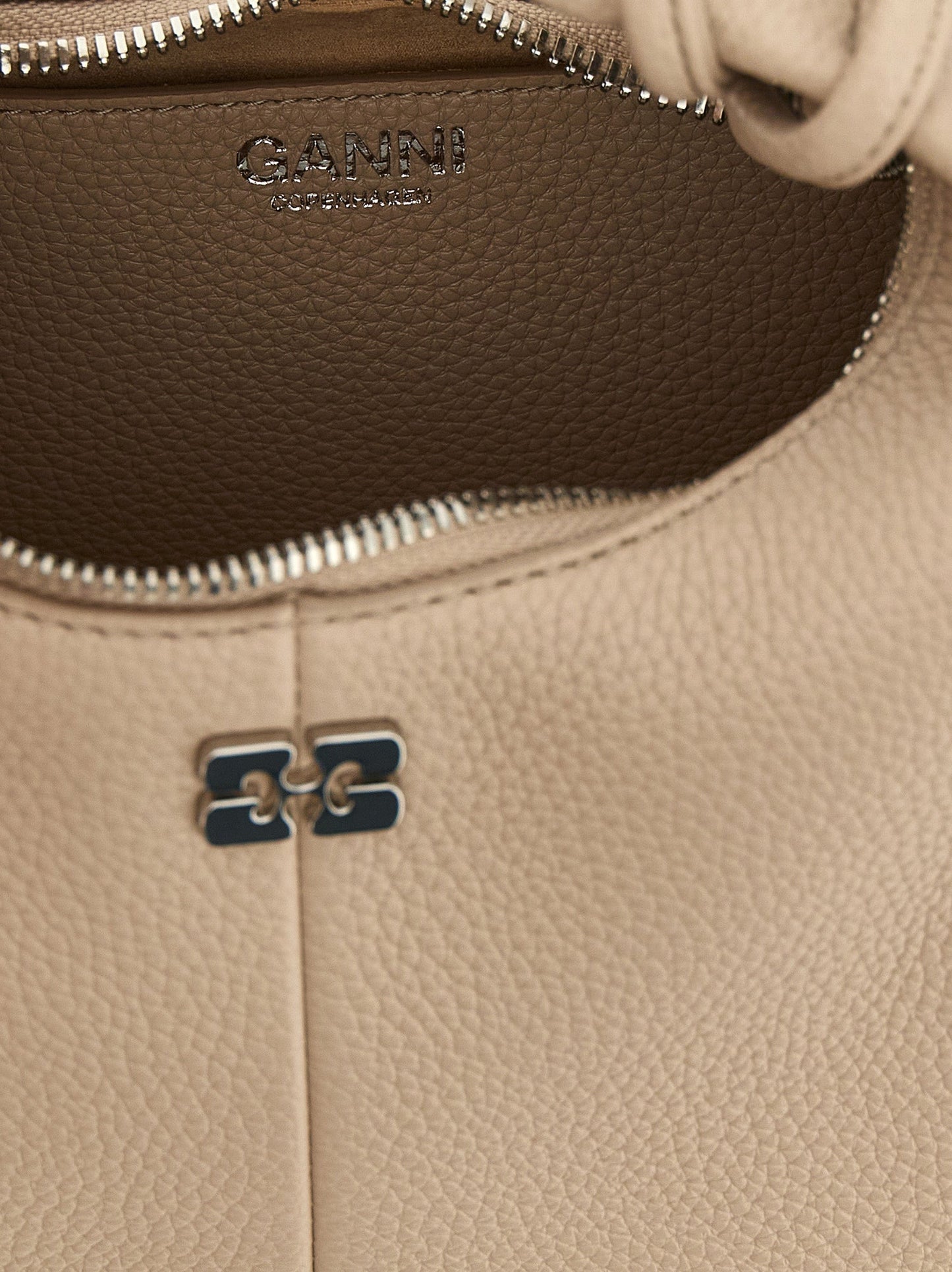 Bolso hobo mini beige de Ganni