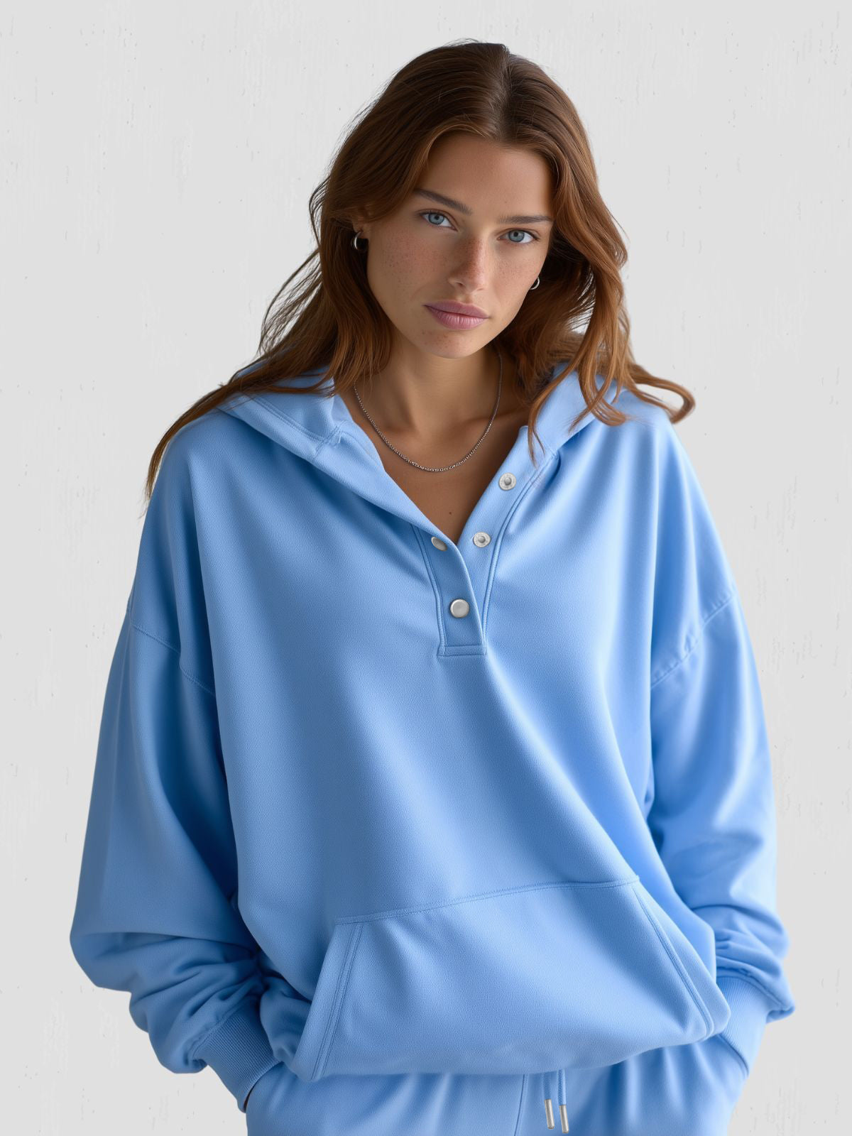 Sudadera con capucha y cierre a presión, corte oversize