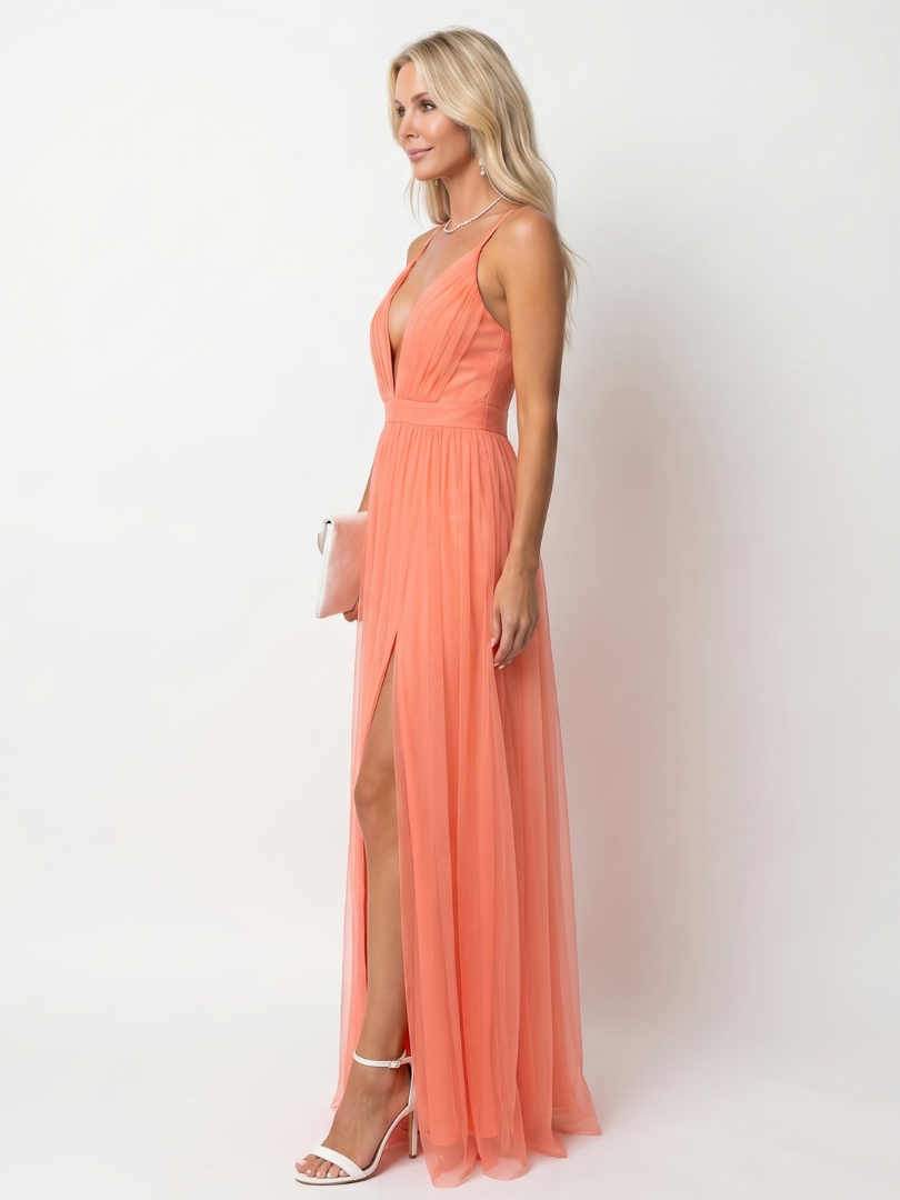 Vestido largo plisado con tirantes y escote en V profundo