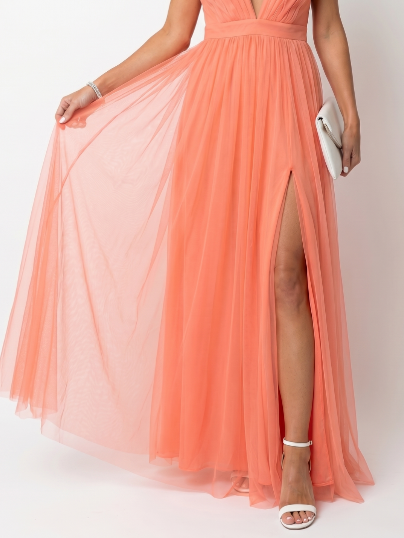 Vestido largo plisado con tirantes y escote en V profundo