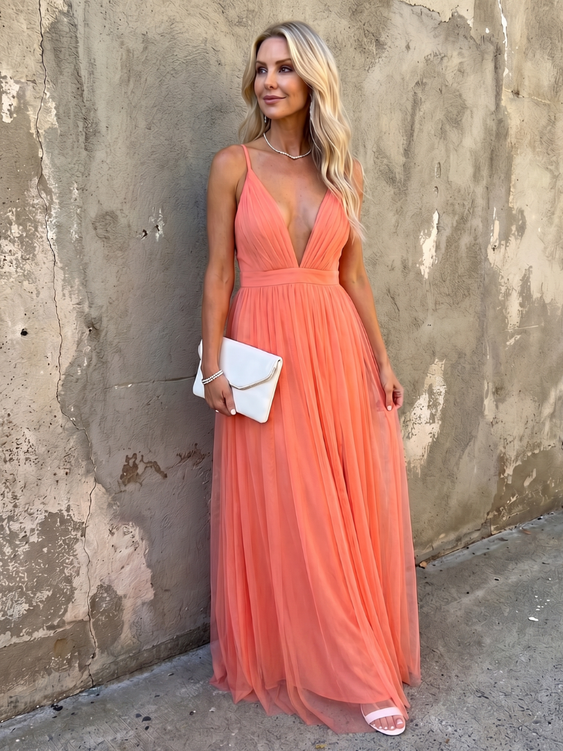 Vestido largo plisado con tirantes y escote en V profundo