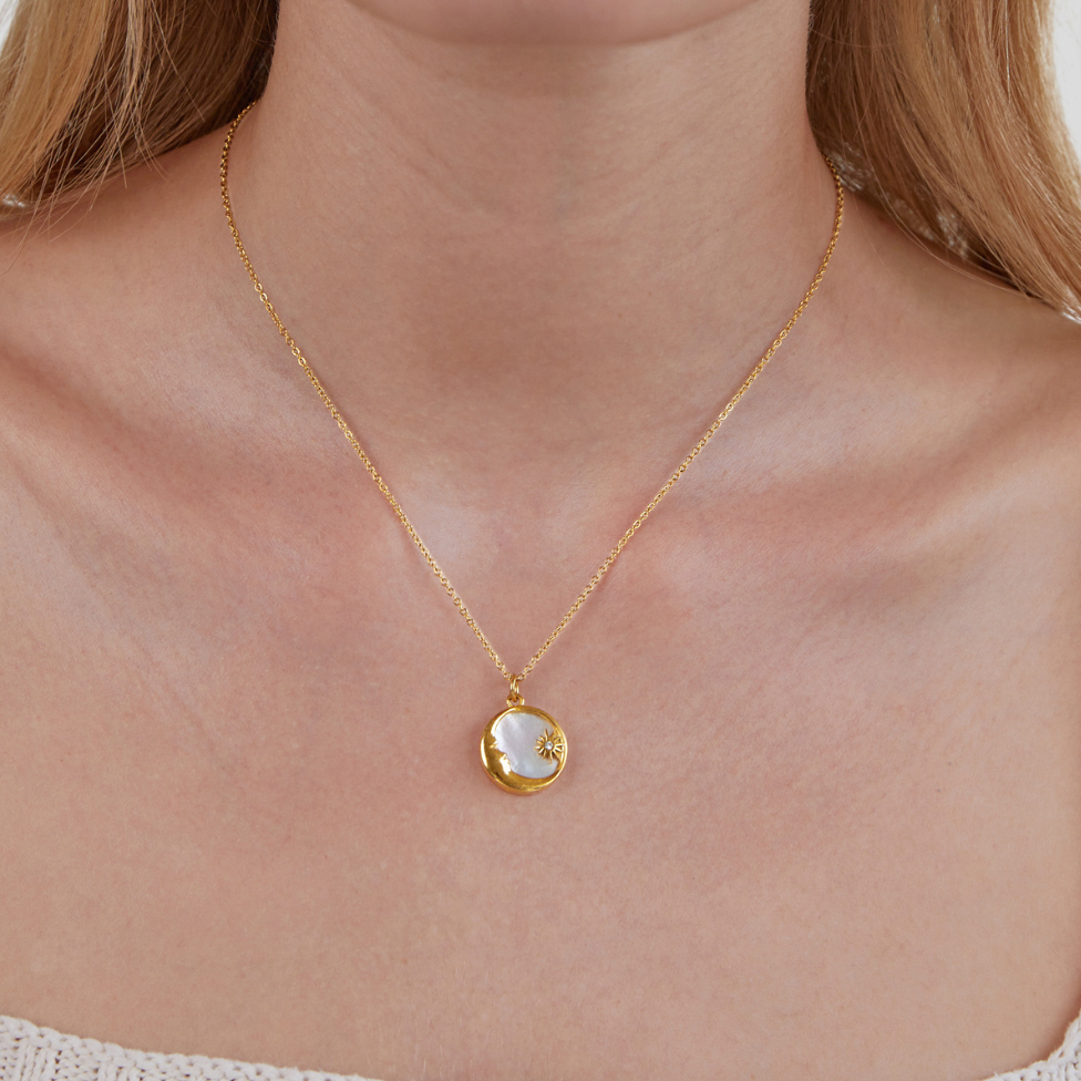 Collar de luna y estrella «Soñando entre las nubes»