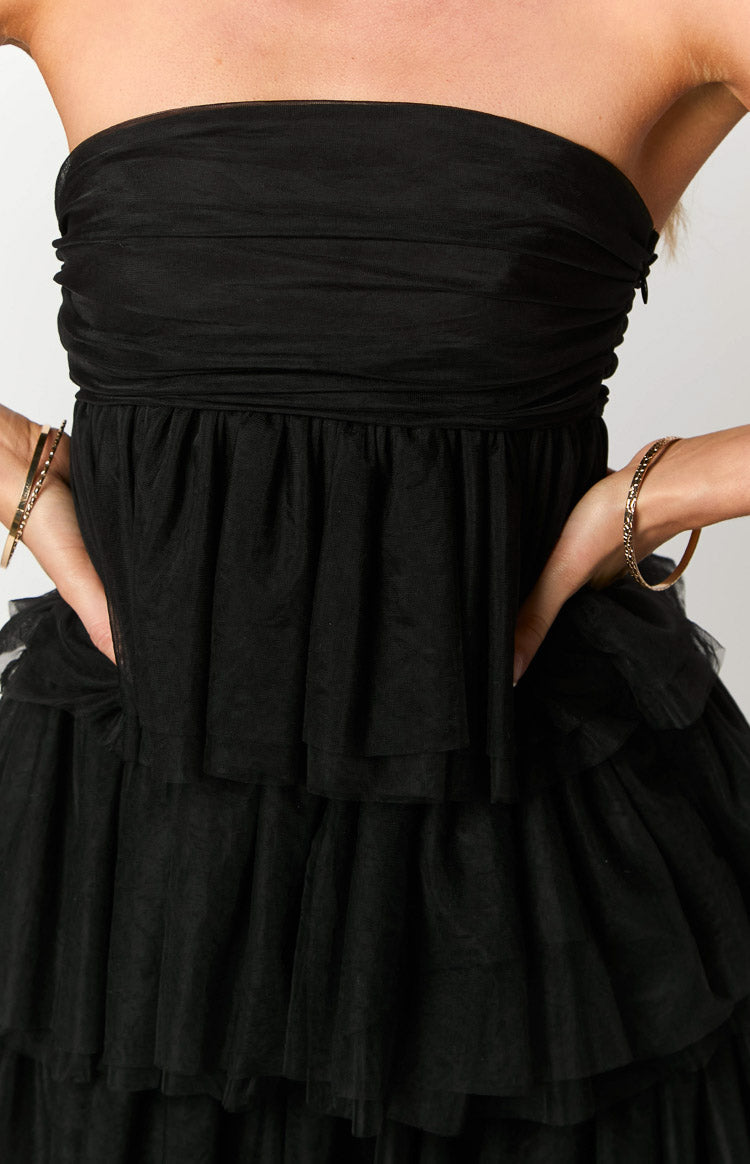 Minivestido negro de fiesta para la cumpleañera