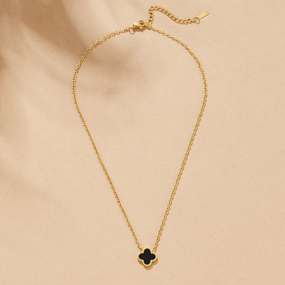 Collar de trébol negro