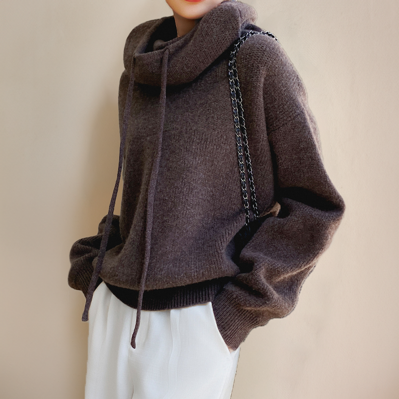 Lia | Sophisticated High-Neck Sweater