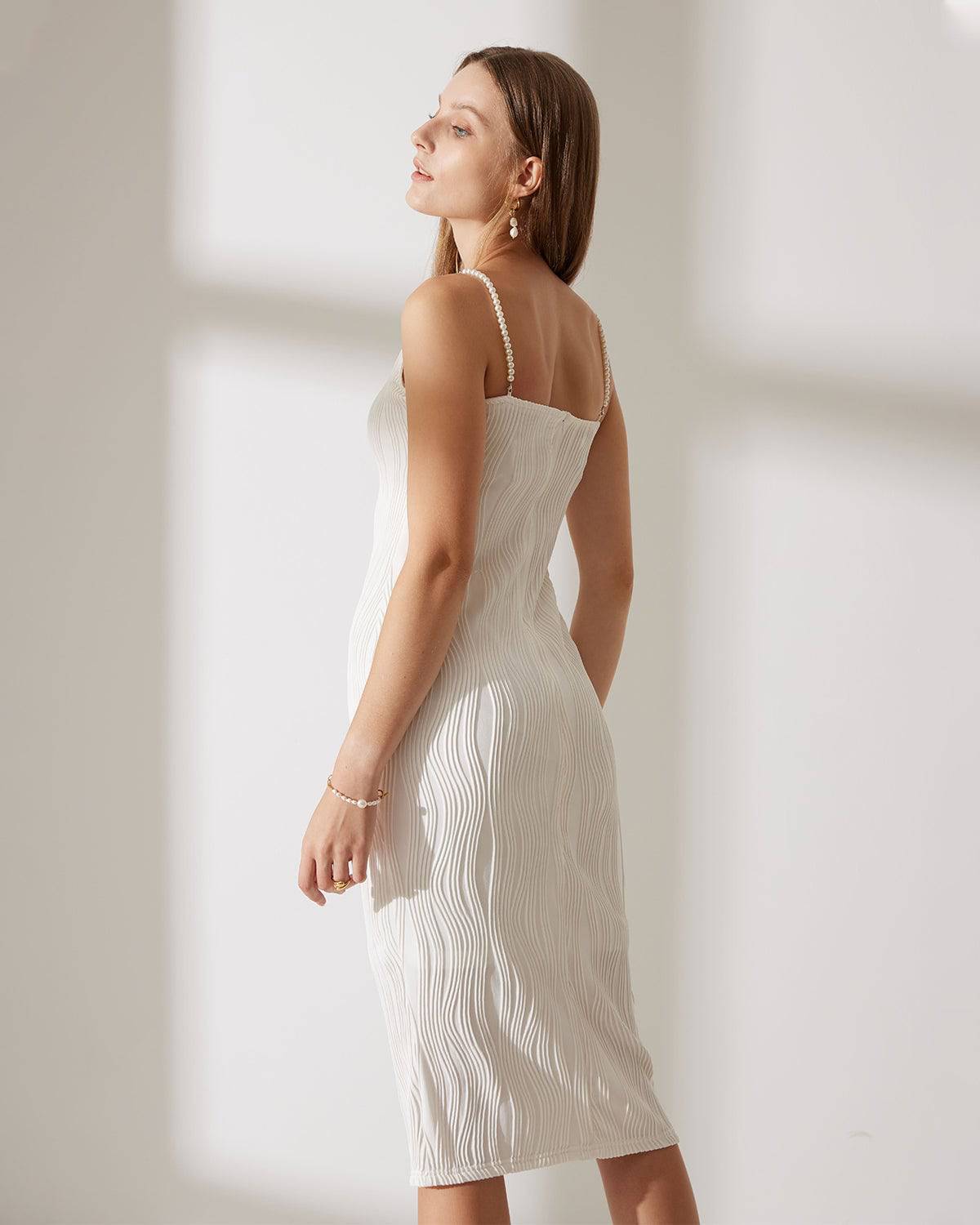 Vestido de Tirantes con Textura de Ondas de Agua.