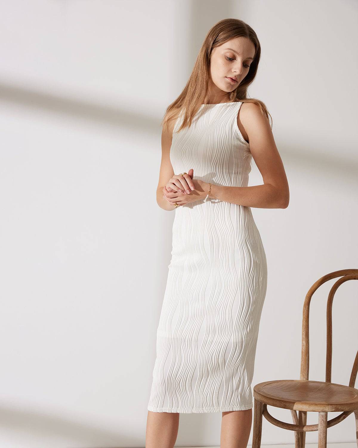 Vestido de Tirantes con Textura de Ondas de Agua.