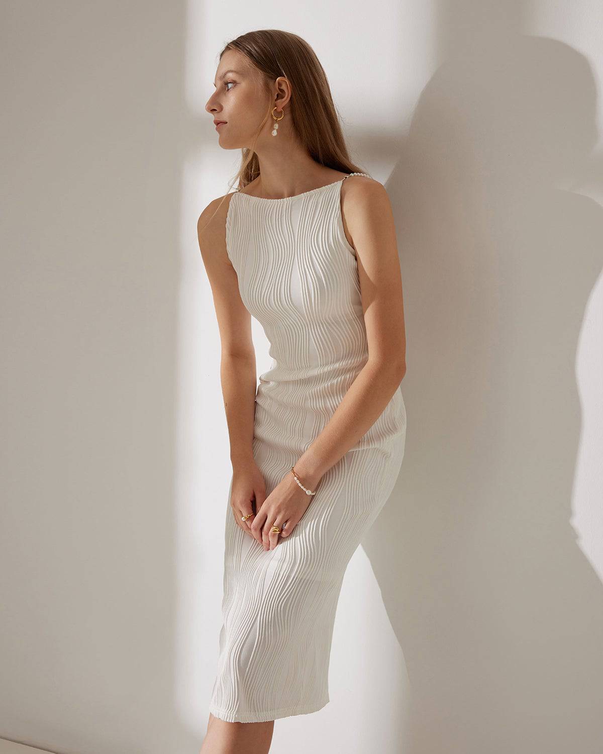 Vestido de Tirantes con Textura de Ondas de Agua.