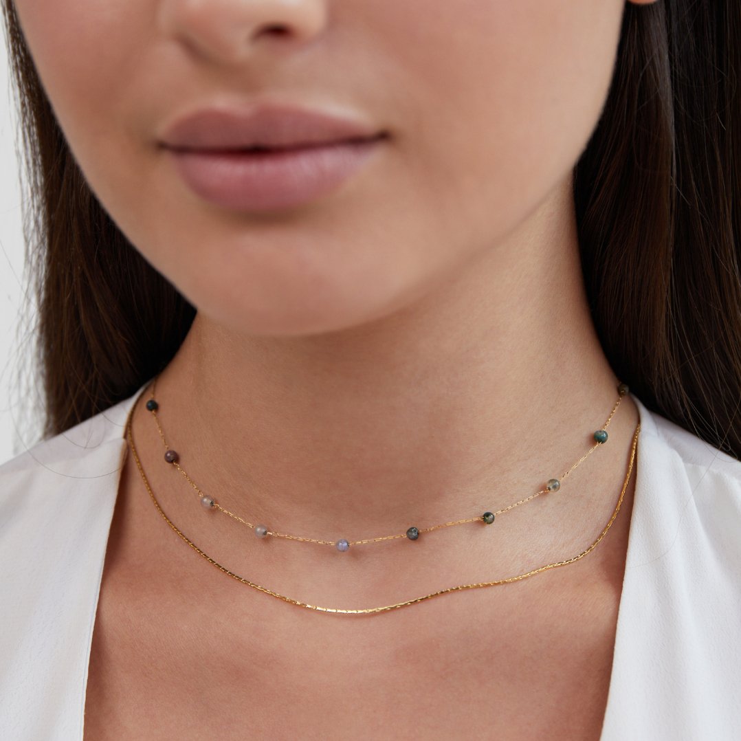 Collar Alana de varias capas con baño de oro y piedra